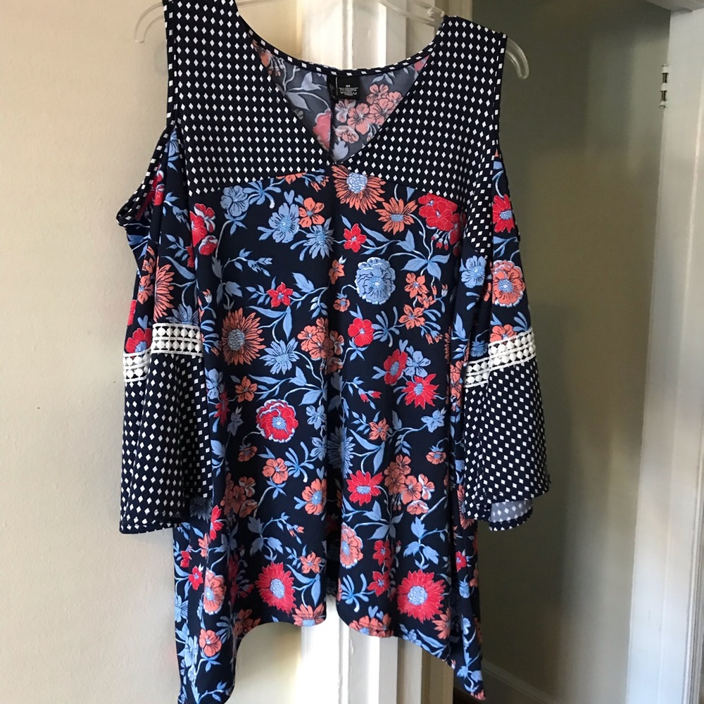 NWOT New Directions Cold Shoulder Top Size 0X